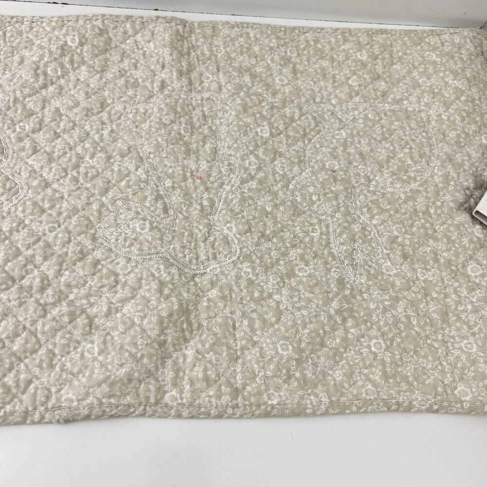 Shabby‎ Chic Quilted Table Runner With Bunny Appliqués 14